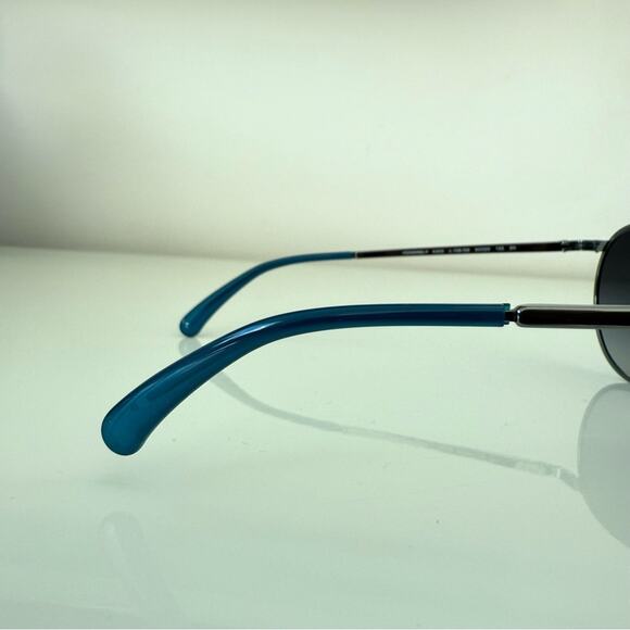 CHANEL vintage sunglasses 4202 Authentic - Picture 4 of 8